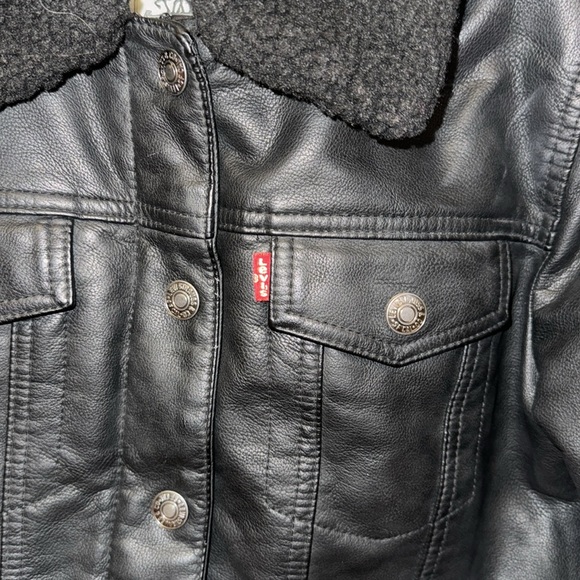 levi’s women’s faux leather trucker jacket with custom embroidery - Picture 4 of 6
